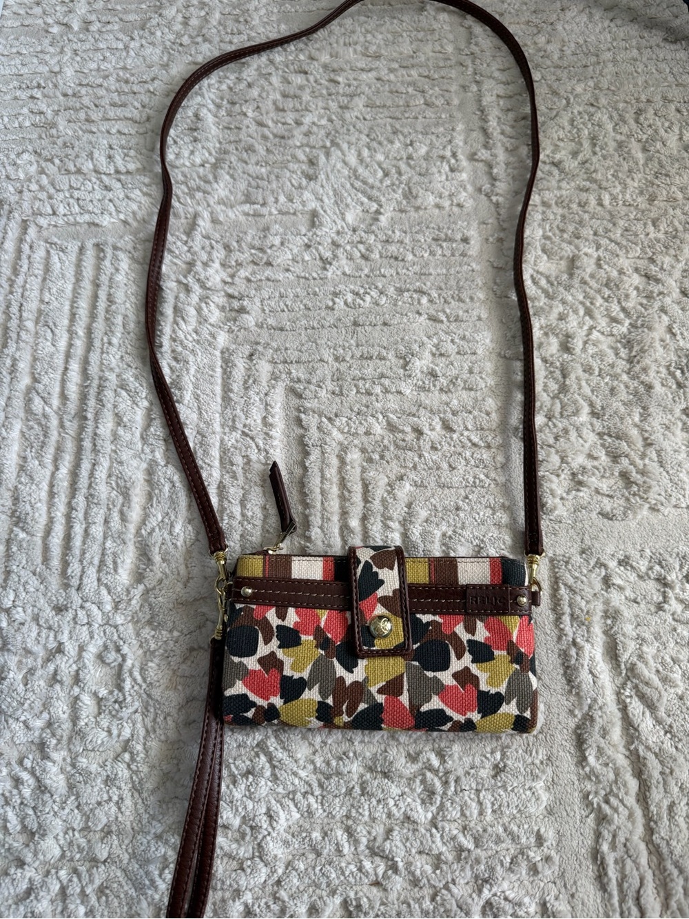 Relic Crossbody Wallet Purse in Multicolor Leaf Print